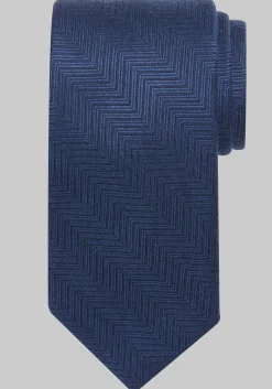 Traveler® Collection Chevron Stripe Tie