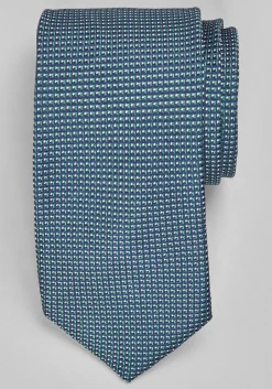 Traveler® Collection Pyramid Neat Tie