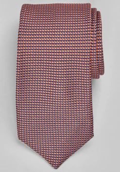 Traveler® Collection Pyramid Neat Tie