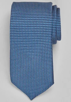Traveler® Collection Pyramid Neat Tie