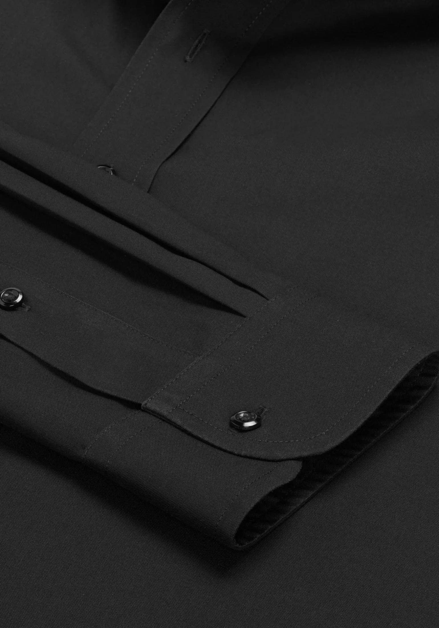 Traveler® Collection Tailored Fit Spread Collar Solid Dress Shirt