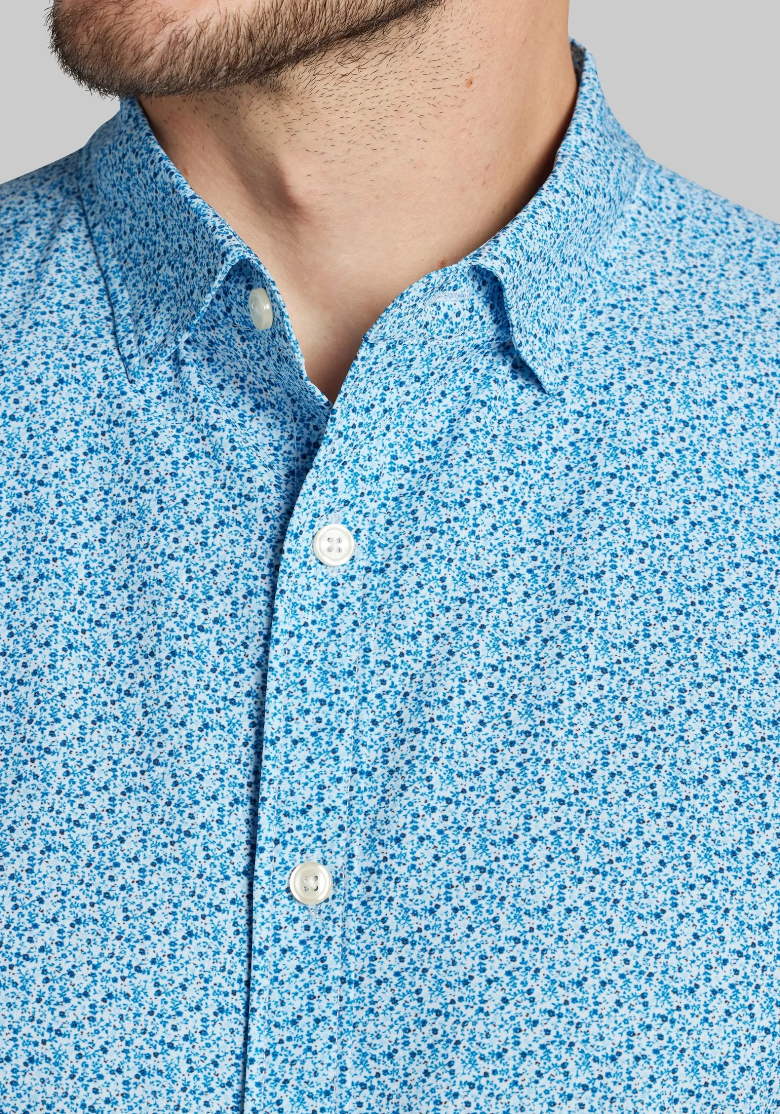 Traveler® COOLMOTION Tailored Fit Liberty Floral 4 Way Stretch Short Sleeve Button Up Shirt